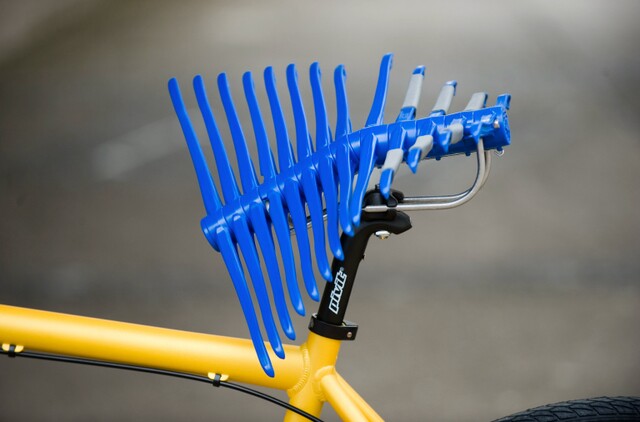 Flexible shop bike seat